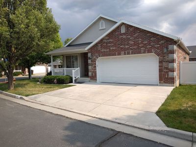 1089 W 2325 N