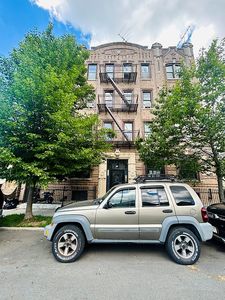 76 Bay 23rd St