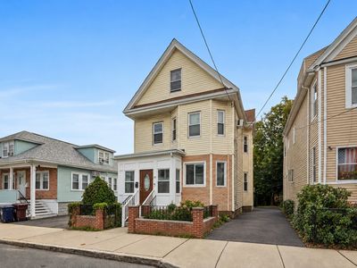 25 Rock Valley Ave