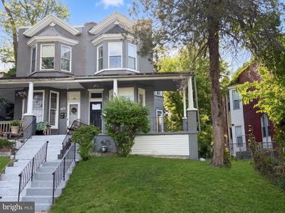 2210 Lyndhurst Ave