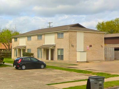 127 Regency Ave