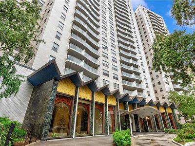 1020 Grand Concourse APT 5X