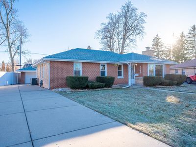 Property at 5919 W 109th Pl, Chicago Ridge, IL