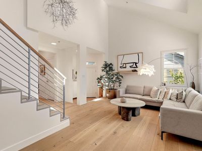 24 Creekside Ln