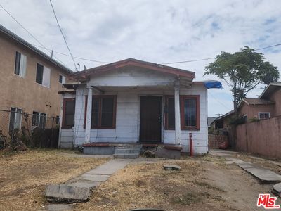 7004 S San Pedro St