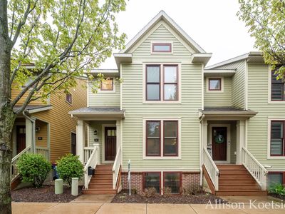 918 Blodgett St SE