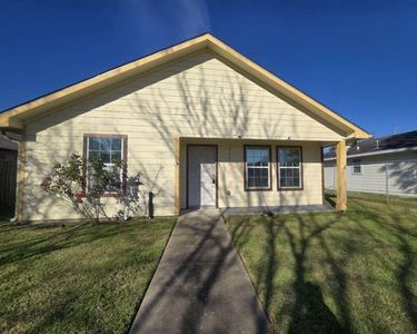 3220 Iowa St