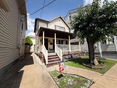 613 Moore St