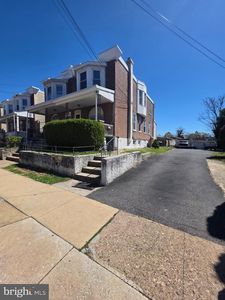1245 E 11th St