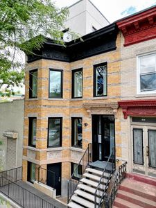 162 Moffat St