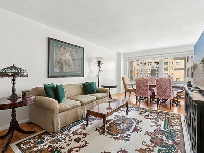 15 W 72nd St APT 16V