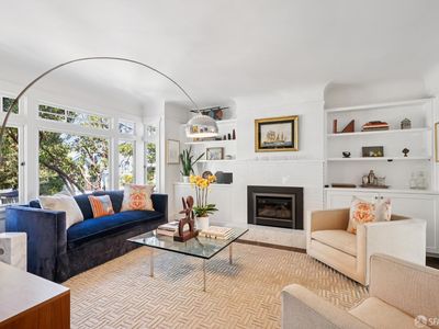 893 Elizabeth St