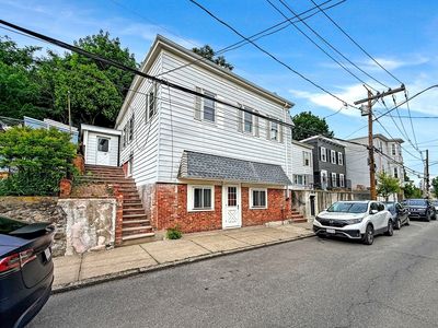 72 Leyden St