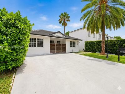 2558 NE 206th Ter