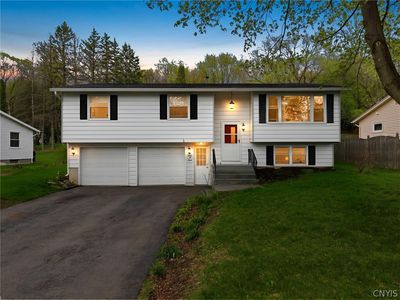Property at 303 Crestwood Dr, Camillus, NY