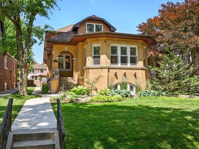 1127 N Elmwood Ave