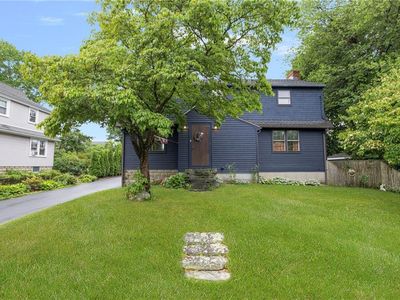 11 Coombs St E