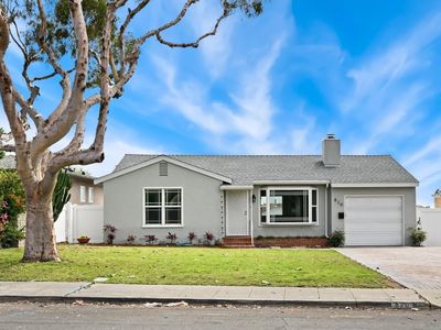 820 Country Club Dr