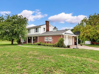 319 Greenridge Dr NW