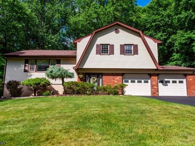 27 Dewey Dr