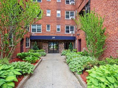 30 N Broadway #4F