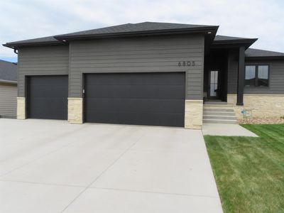 6805 Prairie View Dr