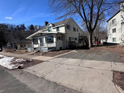 543 River St