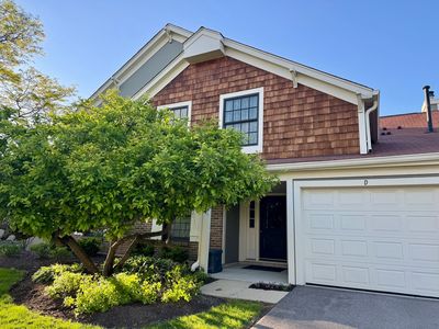 Property at 1901 Gresham Cir APT A, Wheaton, IL