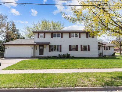 2401 E Calumet St