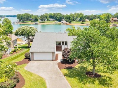 2810 Waters Edge Dr