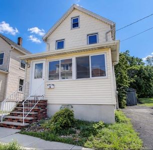 195 Pulaski Ave