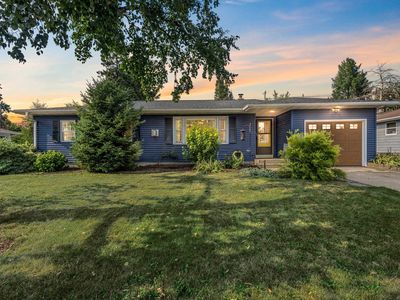 4210 Sunnyside Cres