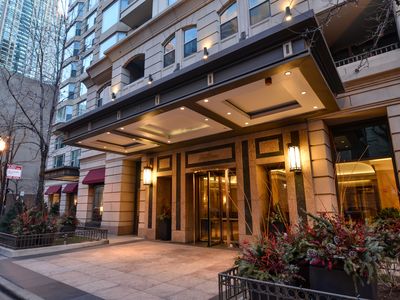 25 E Superior St APT 1504
