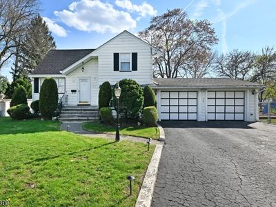 82 Arnot Pl