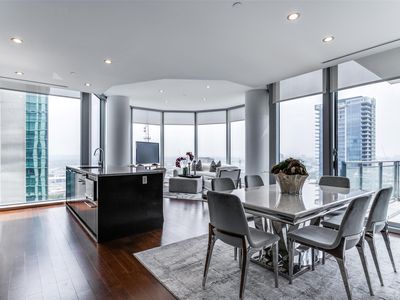 2900 McKinnon St APT 1904