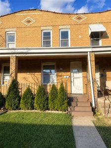 906 Broadway Ave