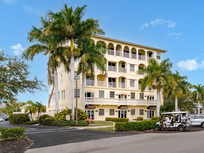 886 Park Ave Unit 402