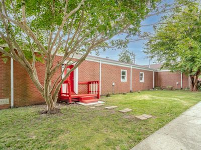 104 W McKnight St