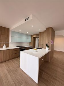 20191 E Country Club Dr APT 504