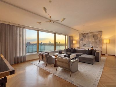 551 W 21st St #16B