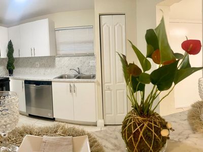 4205 N University Dr APT 212