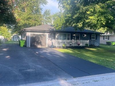212 W Plains Dr
