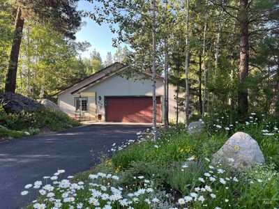 628 Woodlands Dr