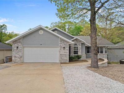 12 Lyndhurst Dr