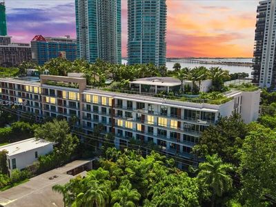 2200 Brickell Ave #422