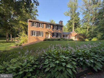 301 Whispering Oaks Ln