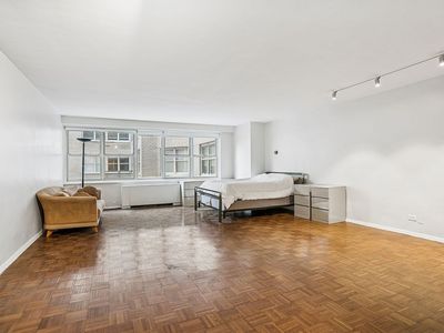 155 W 68th St APT 1016