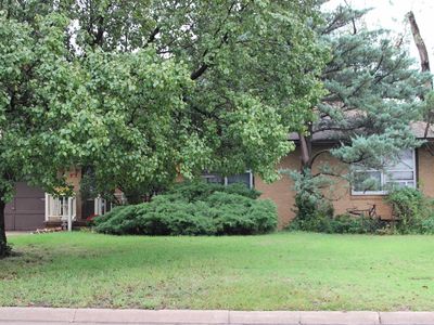 Property at 5 Faircrest Dr, Hutchinson, KS