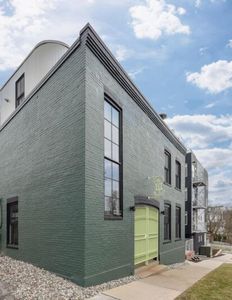 111 W Kingsley St