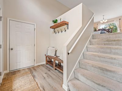 2103 Winston View Dr NE